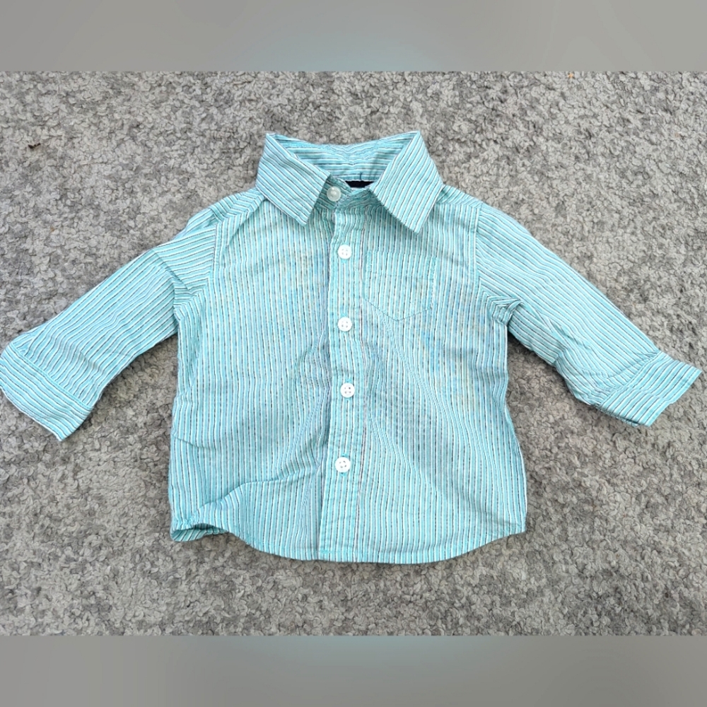 6/$22. Carter's 3 months button up shirt. Boys collared long sleeve.